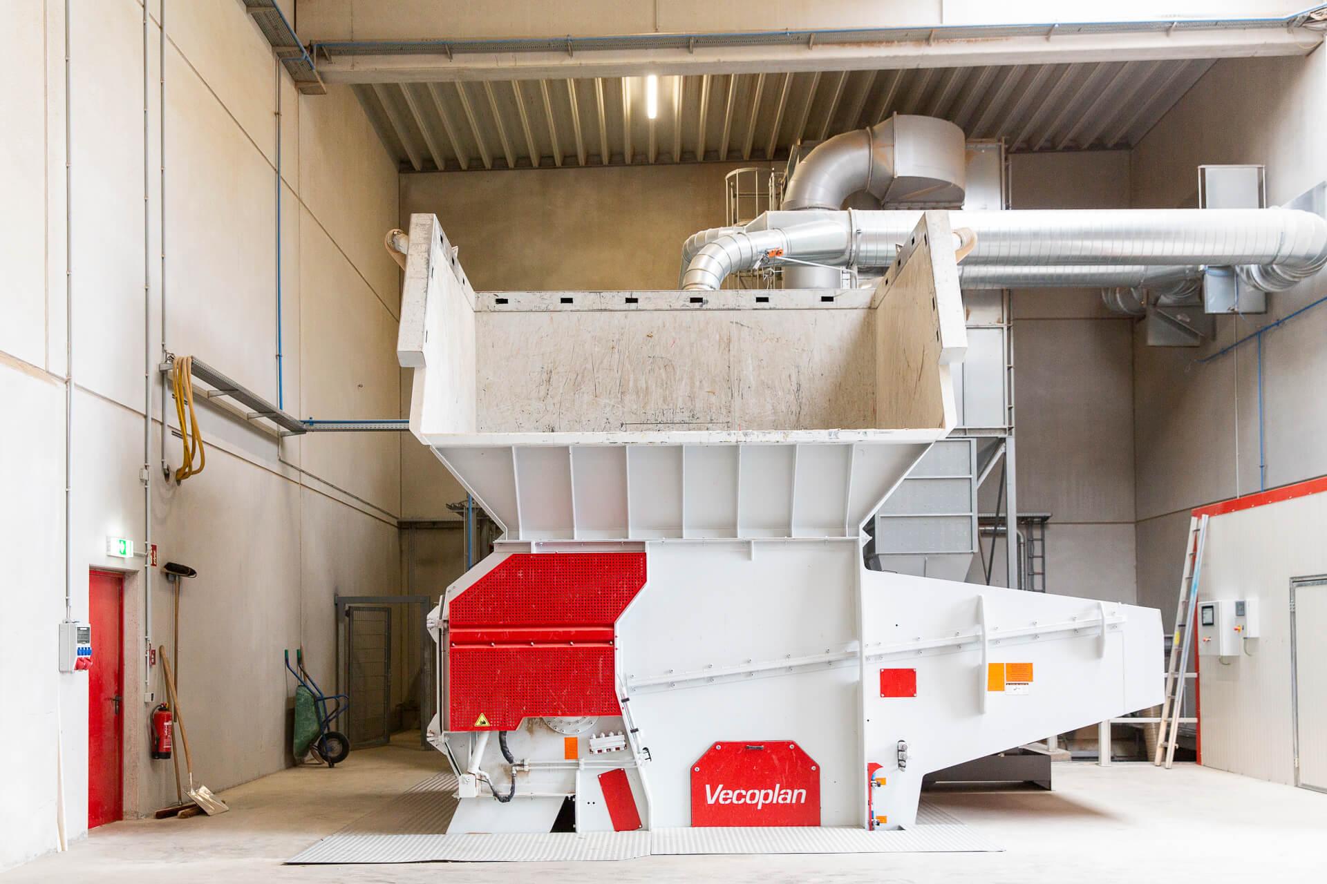 Vecoplan shredder in a bright production hall